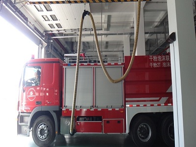 消防车尾气排放自动脱落系统